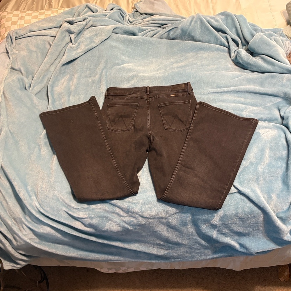 Wrangler Dark Gray Earth Wash Jeans